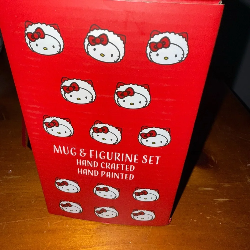 Hello Kitty Festive Mug and Figurine Set - Red and Brown - Picture 2 of 3